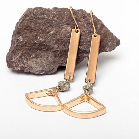 Boho geometric pyrite earrings - Picture 2 of 4